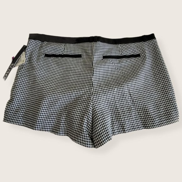 XOXO Black and White Shorts Flat Front Herringbone Juniors 11-12 NWT LH8002 - Picture 2 of 6